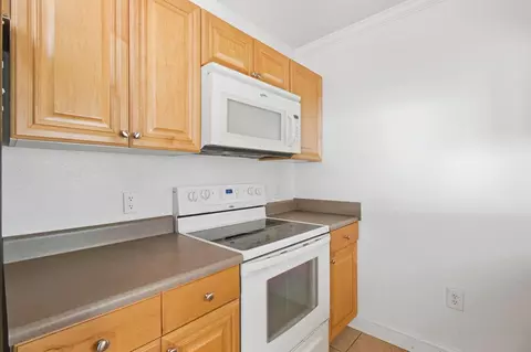 Kitchen - 799 Majestic Dr, Crestview, FL 32536 photo 2 of 4