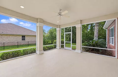 Exterior - 5833 Hunting Meadows Dr, Crestview, FL 32536 photo 5 of 10