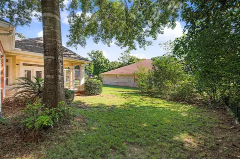 Exterior - 5833 Hunting Meadows Dr, Crestview, FL 32536 photo 8 of 10