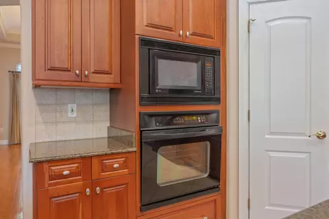 Kitchen - 5833 Hunting Meadows Dr, Crestview, FL 32536 photo 7 of 7