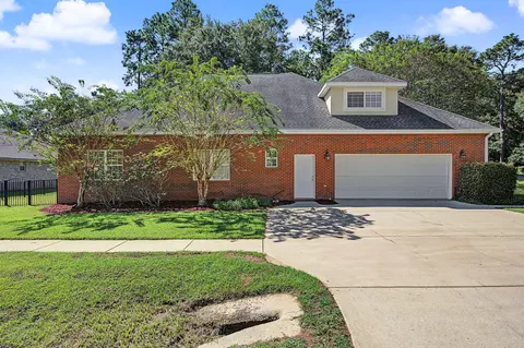 Exterior - 5833 Hunting Meadows Dr, Crestview, FL 32536 photo 4 of 10