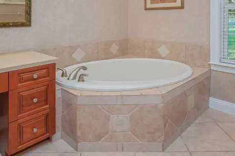 Bath - 5833 Hunting Meadows Dr, Crestview, FL 32536 photo 4 of 12