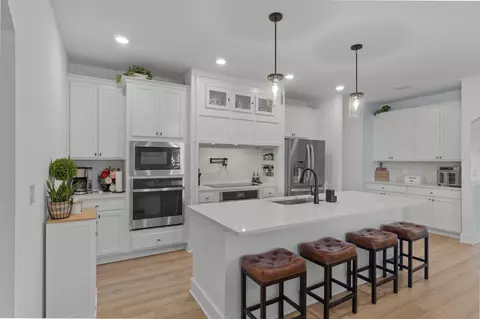 Kitchen - 136 Hibernate Way, Freeport, FL 32439 photo 2 of 5