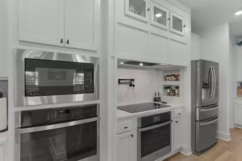 Kitchen - 136 Hibernate Way, Freeport, FL 32439 photo 3 of 5