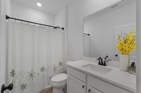 Bath - 136 Hibernate Way, Freeport, FL 32439 photo 4 of 5