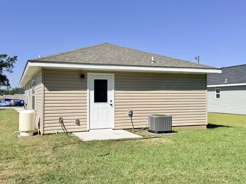 Exterior - 5427 Bayleaf Dr, Crestview, FL 32539 photo 3 of 5