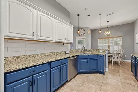 Kitchen - 815 Wild Egret Ln, Crestview, FL 32536 photo 4 of 5