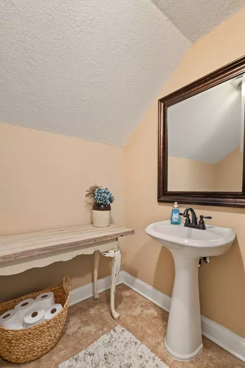 Bath - 815 Wild Egret Ln, Crestview, FL 32536 photo 5 of 6