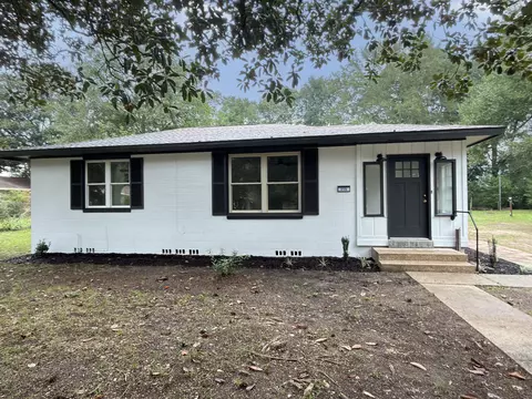 215 E 3rd Ave, Crestview, FL 32536