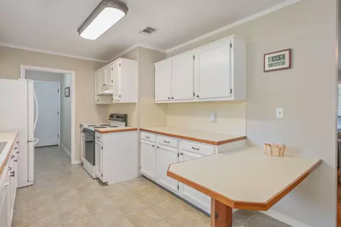 Kitchen - 4449 Wolf Track Rdg, Crestview, FL 32539 photo 1 of 2