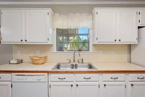 Kitchen - 4449 Wolf Track Rdg, Crestview, FL 32539 photo 2 of 2