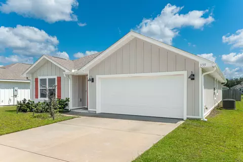 Exterior - 335 Flounder St, Crestview, FL 32539 photo 3 of 8