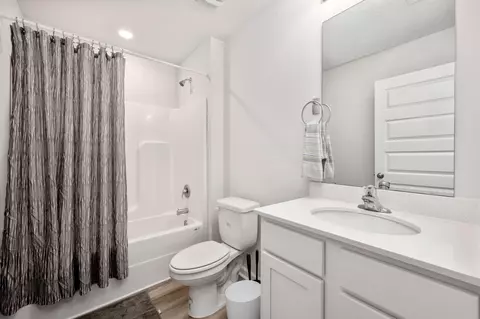 Bath - 335 Flounder St, Crestview, FL 32539 photo 1 of 2