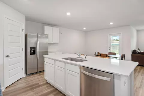 Kitchen - 335 Flounder St, Crestview, FL 32539 photo 3 of 5