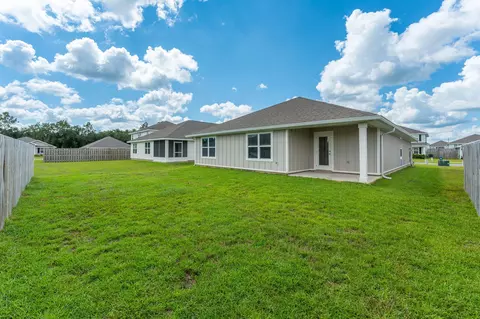 Exterior - 335 Flounder St, Crestview, FL 32539 photo 4 of 8