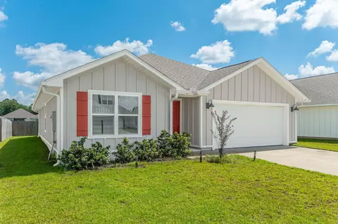Exterior - 335 Flounder St, Crestview, FL 32539 photo 2 of 8