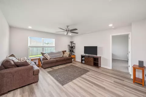 Living - 335 Flounder St, Crestview, FL 32539 photo 1 of 1