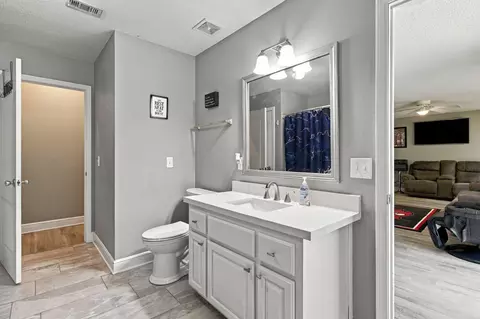 Bath - 658 Territory Ln, Crestview, FL 32536 photo 2 of 7