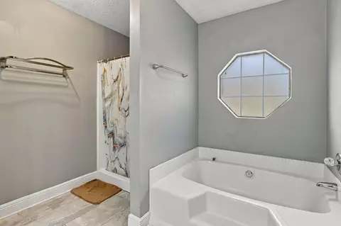 Bath - 658 Territory Ln, Crestview, FL 32536 photo 6 of 7