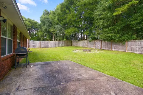 Exterior - 658 Territory Ln, Crestview, FL 32536 photo 4 of 10