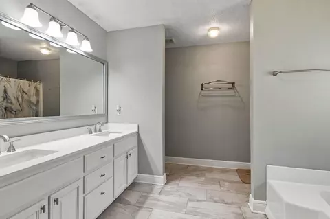 Bath - 658 Territory Ln, Crestview, FL 32536 photo 5 of 7