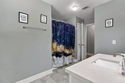 Bath - 658 Territory Ln, Crestview, FL 32536 photo 1 of 7