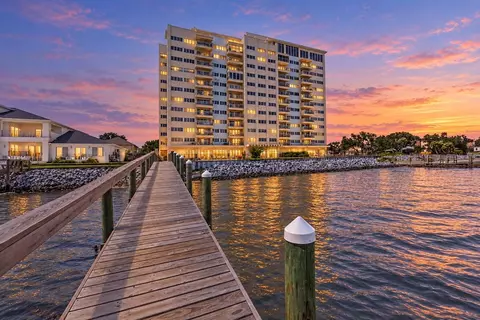 825 Bayshore Dr # 304, Pensacola, FL 32507