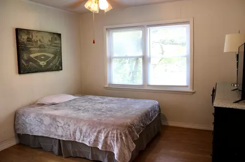 Bedroom - 5919 Pineforest Dr, Crestview, FL 32539 photo 4 of 8