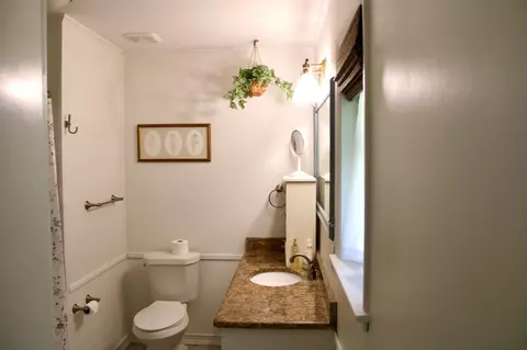 Bath - 5919 Pineforest Dr, Crestview, FL 32539 photo 1 of 4