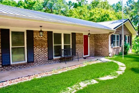 Exterior - 5919 Pineforest Dr, Crestview, FL 32539 photo 2 of 11