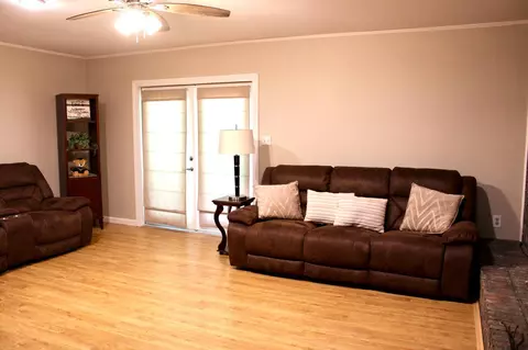 Living - 5919 Pineforest Dr, Crestview, FL 32539 photo 2 of 3