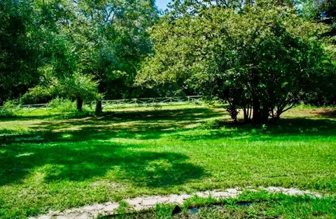 Exterior - 5919 Pineforest Dr, Crestview, FL 32539 photo 7 of 11