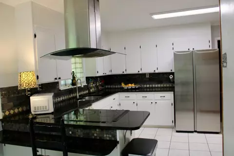 Kitchen - 5919 Pineforest Dr, Crestview, FL 32539 photo 2 of 5