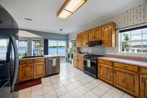 Kitchen - 115 Old Oak Rd, Freeport, FL 32439 photo 3 of 4