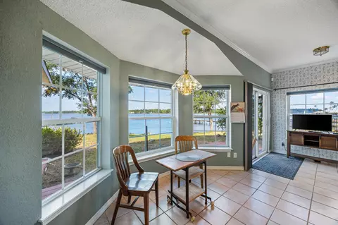 Dining - 115 Old Oak Rd, Freeport, FL 32439 photo 2 of 2