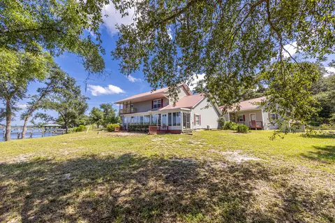 Exterior - 115 Old Oak Rd, Freeport, FL 32439 photo 8 of 12