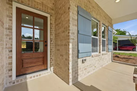 Exterior - 9 5th St, Shalimar, FL 32579 photo 2 of 6