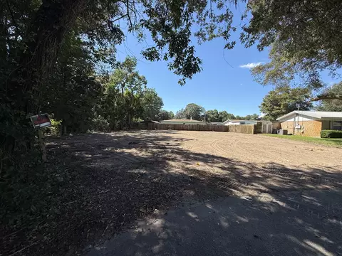 Exterior - 9 5th St, Shalimar, FL 32579 photo 5 of 6