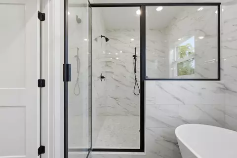 Bath - 9 5th St, Shalimar, FL 32579 photo 6 of 6