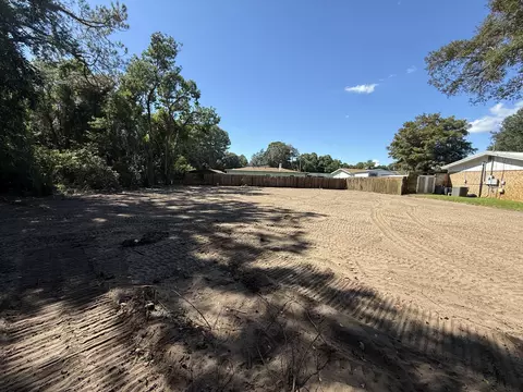 Exterior - 9 5th St, Shalimar, FL 32579 photo 4 of 6