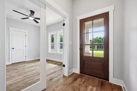 Entry Way - 9 5th St, Shalimar, FL 32579 photo 1 of 1