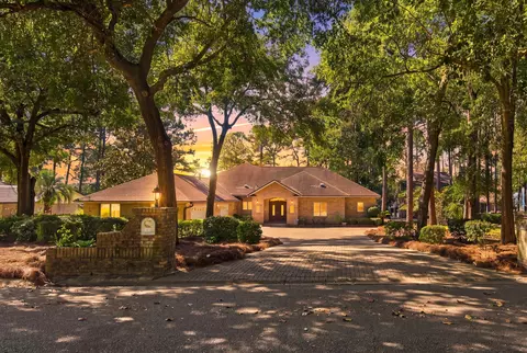 2422 Edgewater Dr, Niceville, FL 32578