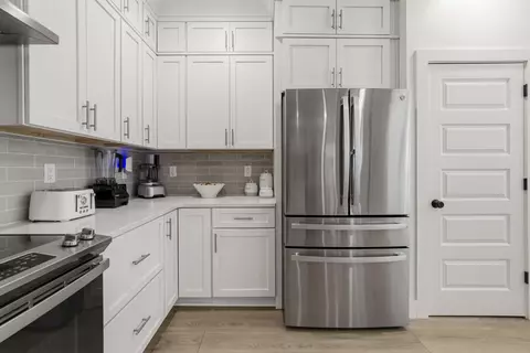Kitchen - 109 Sun Bear Cir, Freeport, FL 32439 photo 2 of 3