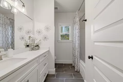 Bath - 109 Sun Bear Cir, Freeport, FL 32439 photo 1 of 5