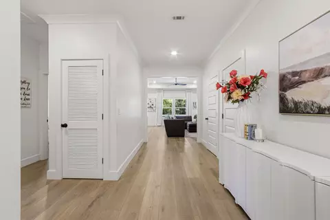 Entry Way - 109 Sun Bear Cir, Freeport, FL 32439 photo 1 of 7