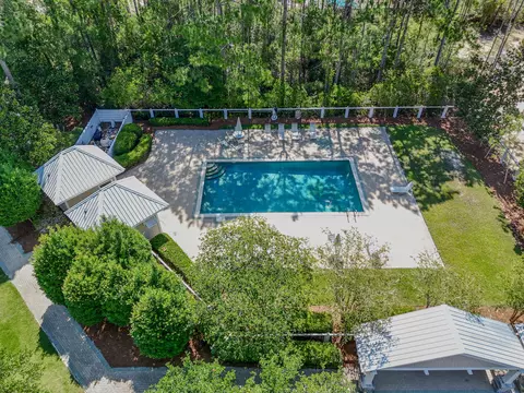 Exterior - 109 Sun Bear Cir, Freeport, FL 32439 photo 11 of 12