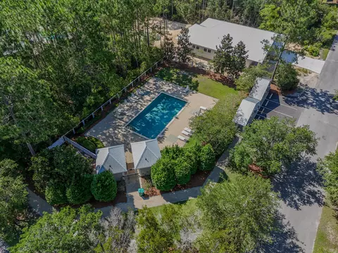 Exterior - 109 Sun Bear Cir, Freeport, FL 32439 photo 10 of 12