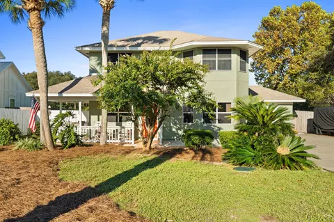 123 Serenade Ln, Panama City Beach, FL 32413