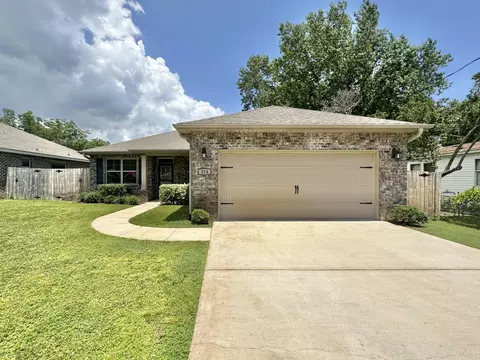 216 Green Dr, Mary Esther, FL 32569