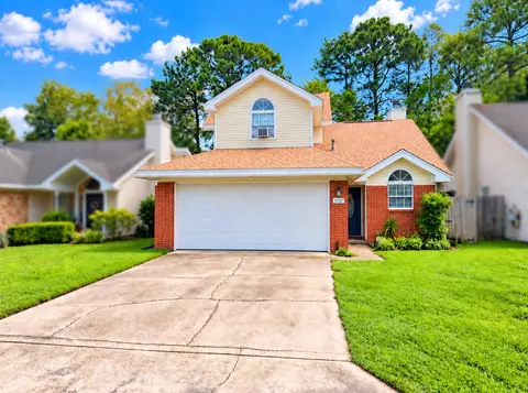 1702 Colonial Ct, Fort Walton Beach, FL 32547